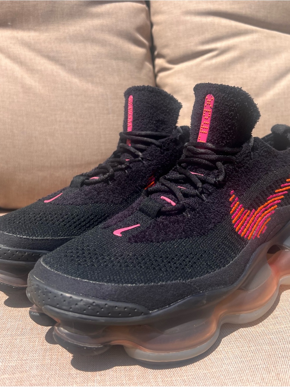 Nike Men’s Black Flyknit Air Max Scorpion Sneakers with Fire berry Swoosh